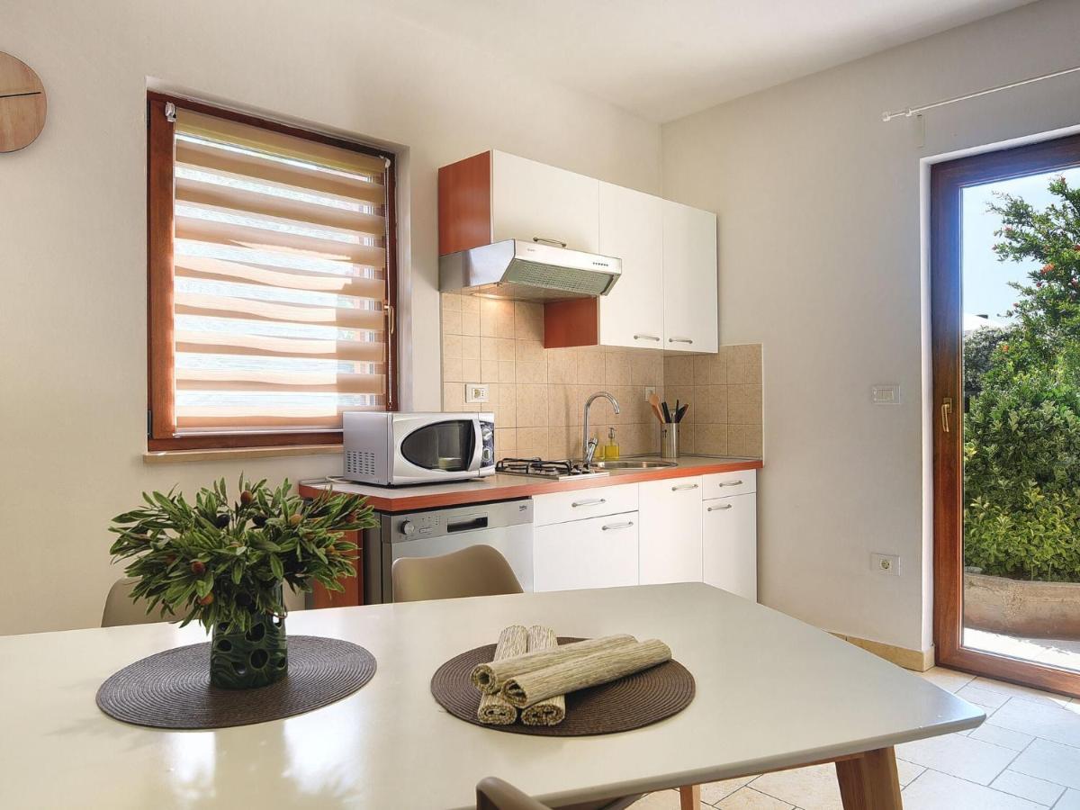 Apartment Spacious With Private Terrace And Garden Pula