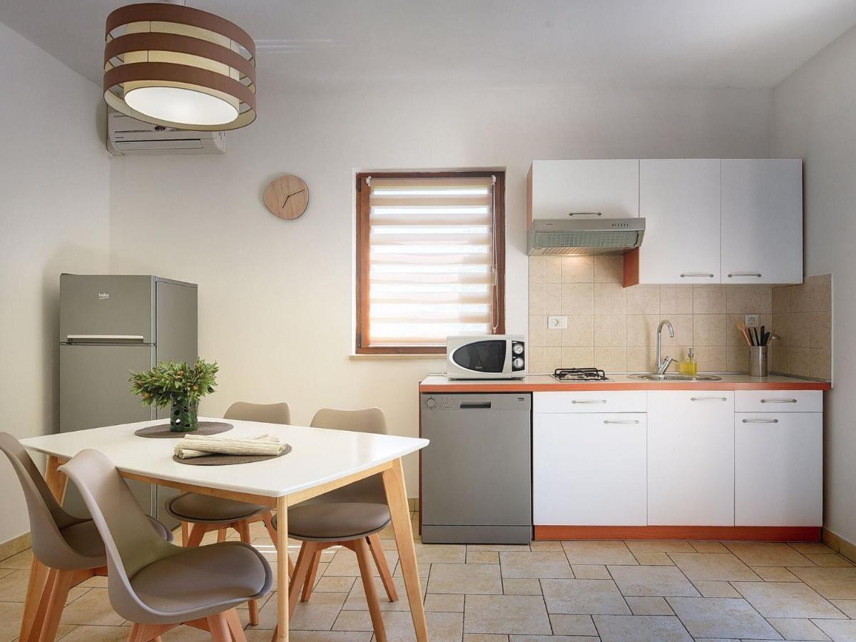 Apartment Spacious With Private Terrace And Garden *