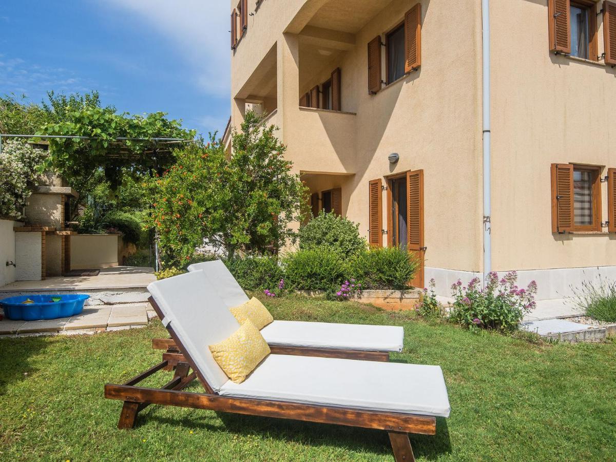Apartment Spacious With Private Terrace And Garden Pula