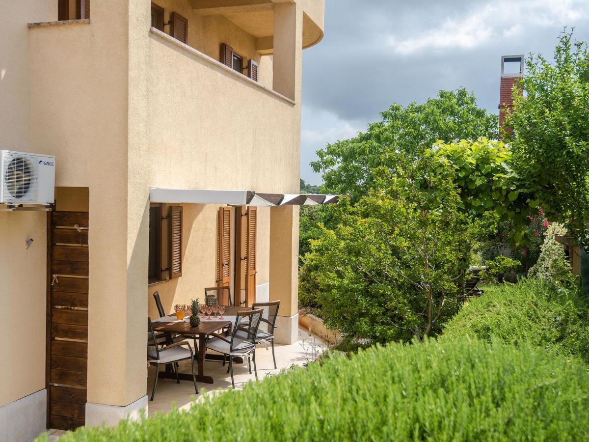 Apartment Spacious With Private Terrace And Garden *