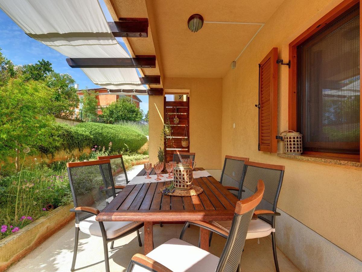 Apartment Spacious With Private Terrace And Garden Pula